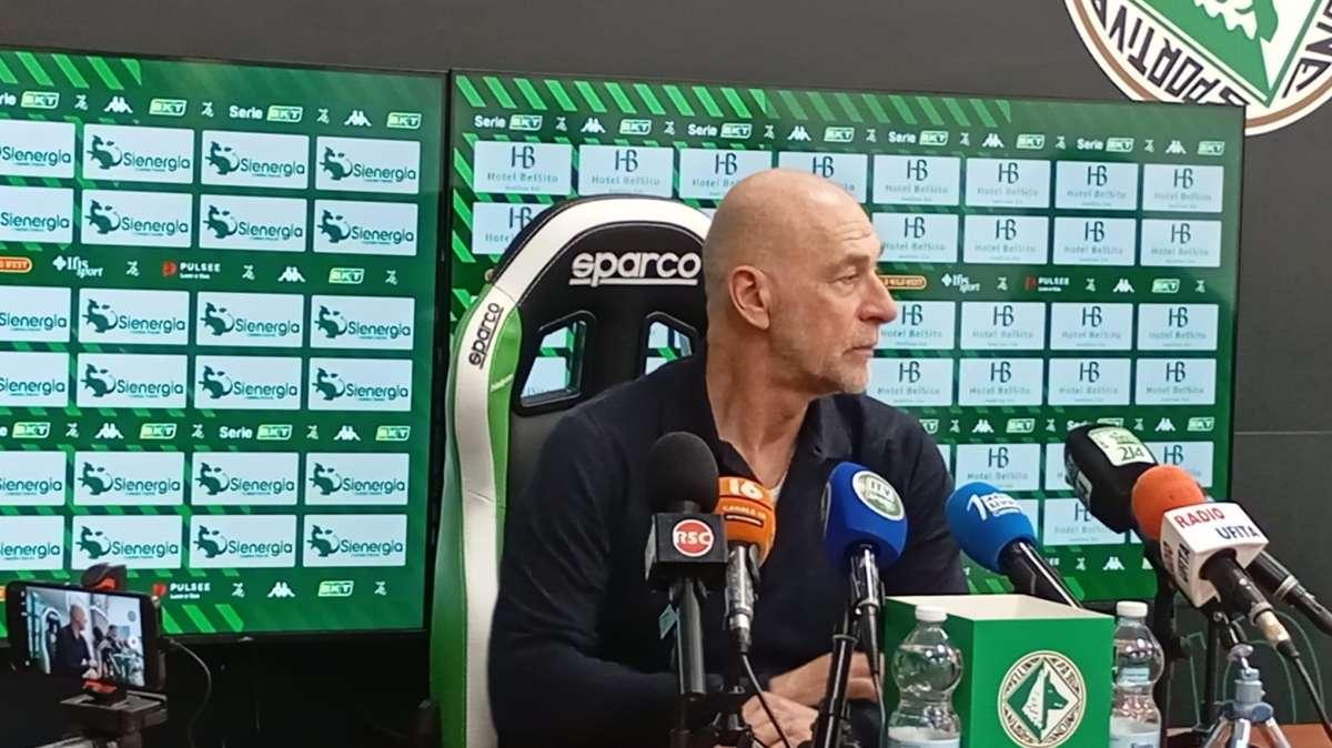 Ballardini in conferenza: "Risultati frutto del lavoro quotidiano, ora il pensiero va a domenica ma l'Avellino c'è"