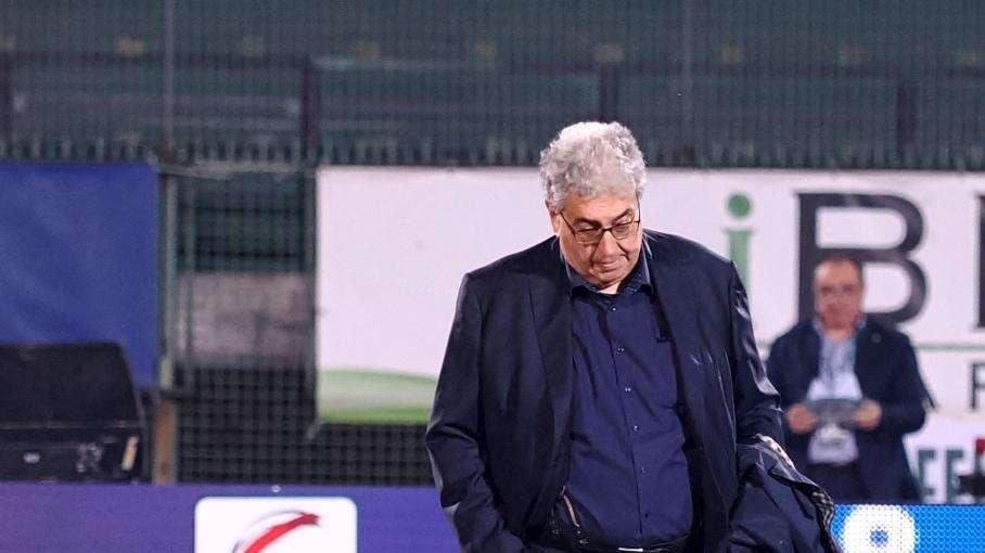 Si interrompe la corsa nel 'campionato B'. Ma il 'tempismo' di Perinetti è stato perfetto