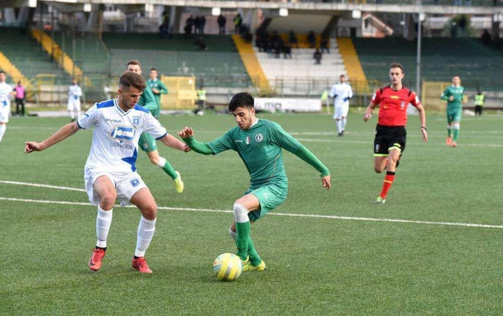 CdS: "Reazione tardiva dell'Avellino, il Bari ce la fa col fiatone". Parisi mvp, quattro insufficienze gravi