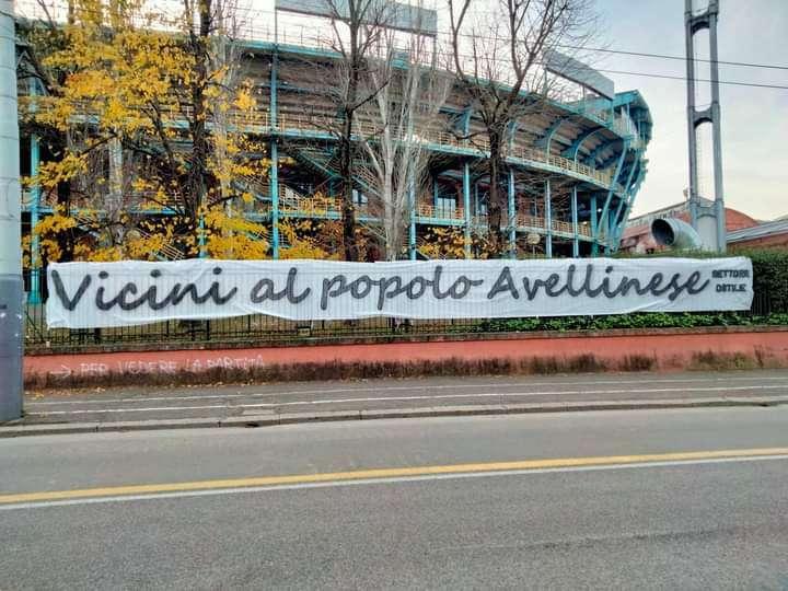 Da Bologna lo striscione: "Vicini al Popolo Avellinese"
