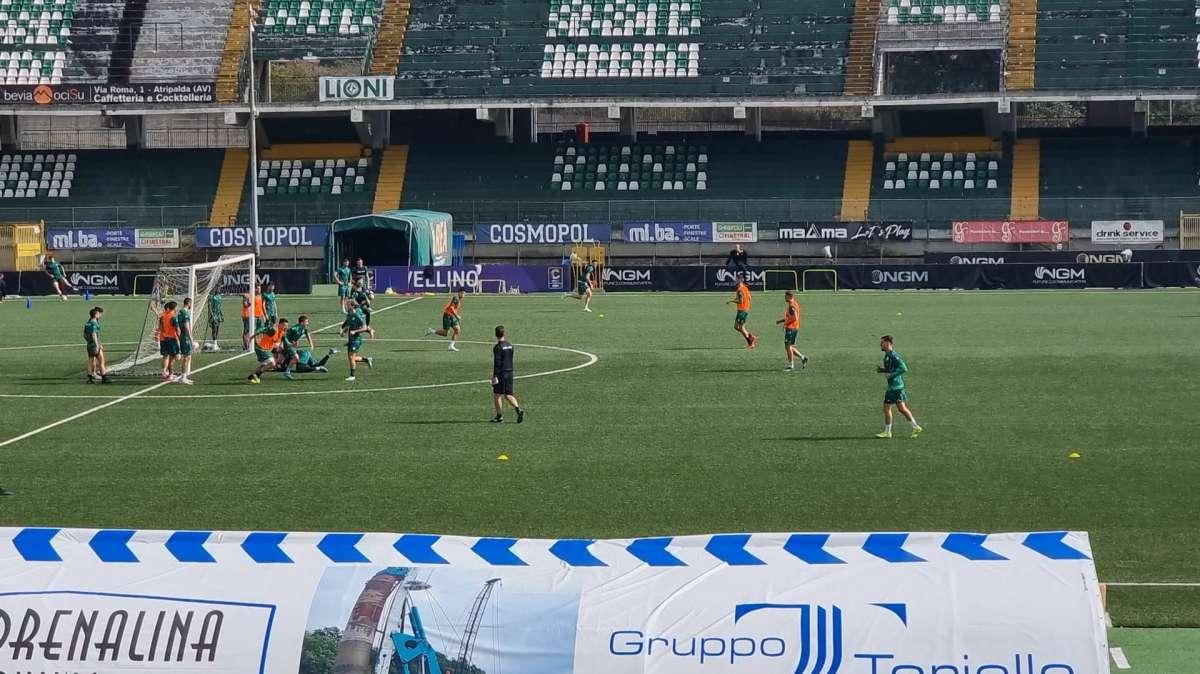 Avellino, riprende la preparazione: porte chiuse l'intera settimana, un calciatore sotto osservazione