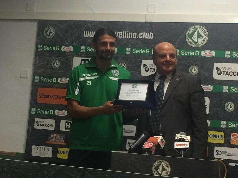 Arini premiato: 100 partite in biancoverde