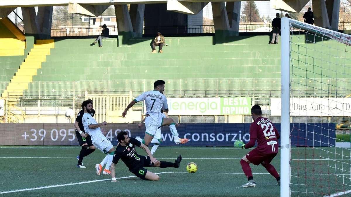 CdS: "Troppo Avellino per il Catanzaro". Illanes, DeFra e Bernardotto migliori in campo