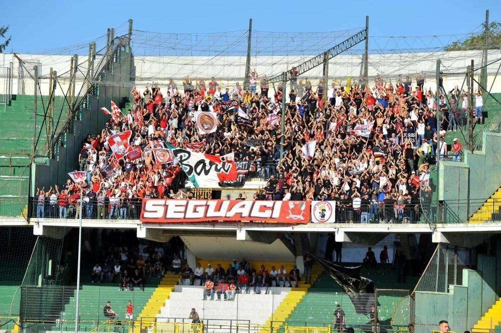 Avellino, bottiglietta ferisce steward a Bari: multata la società biancoverde
