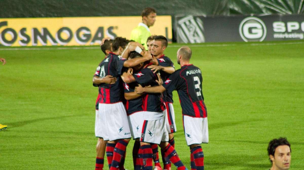 Crotone-Avellino 3-2, grande vittoria dei pitagorici ma i Lupi escono dallo Scida a testa alta