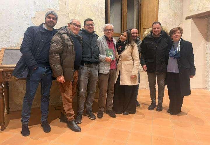 Lapio, presentato il libro "Camminando e Sonettando del prof. Vittorio Coppola". Un inno alla vita a ritmo di rime