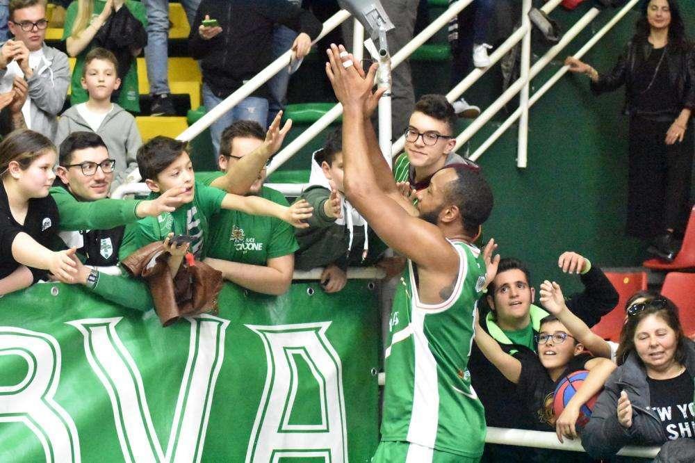 Scandone buona la prima, battuto Bakken Bears 75-72