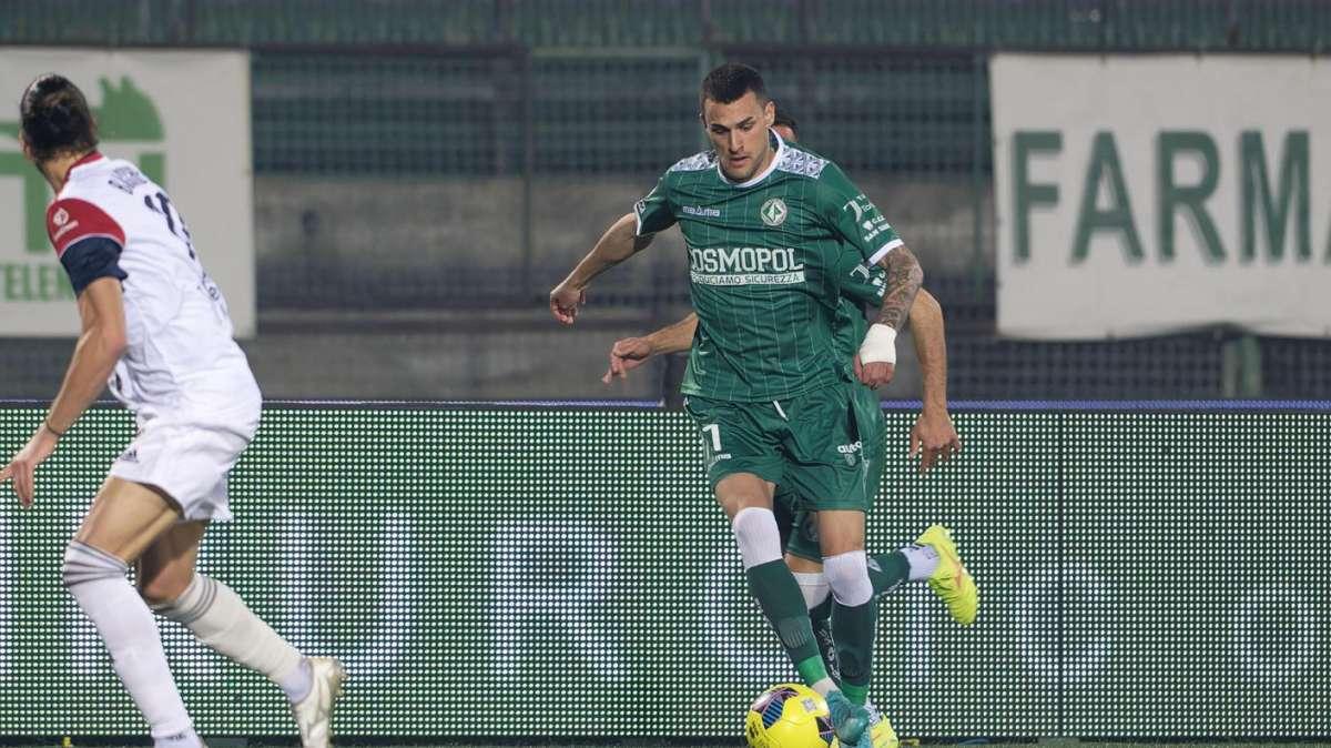 L'Avellino stecca l'esordio playoff, al Catania il primo round (1-0): sabato è obbligatorio vincere