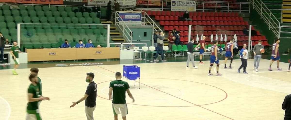 Scandone a picco contro Salerno che vince facile al DelMauro 53-77