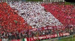 La Curva Nord Perugia a muso duro contro la squadra