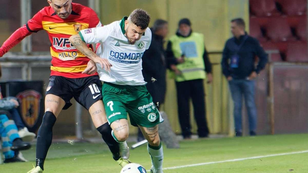 Avellino, tre pezzi pregiati sulla trequarti: i lupi dovranno decidere chi tenere 