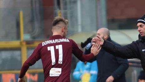 Esulta Bollini al termine del derby: "Mi voglio godere questa vittoria"