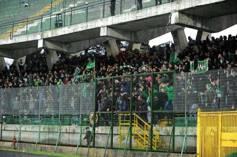 Migliora il tifoso irpino vittima di un malore ad Ascoli: visitato da una delegazione delle due tifoserie