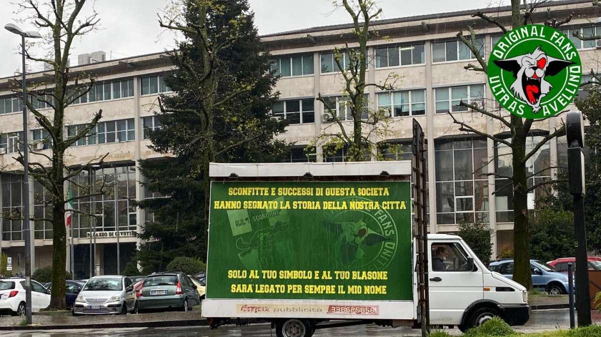 Original Fans, il messaggio dinanzi al tribunale: "Sconfitte e successi di questa società, hanno segnato la storia della città"