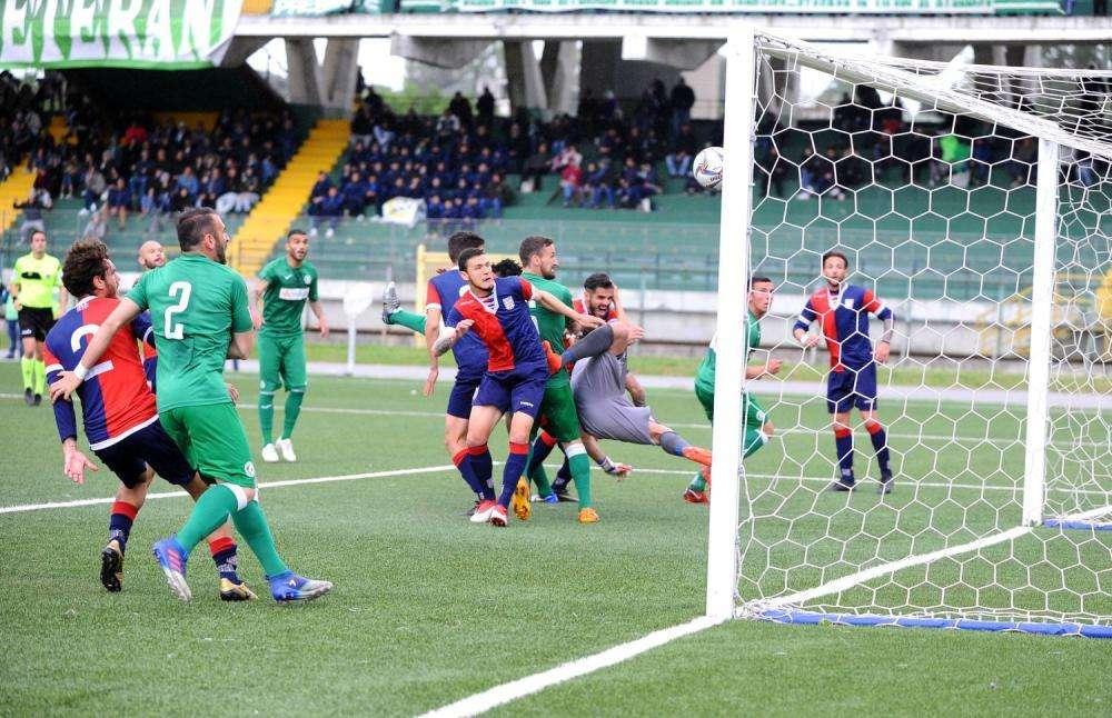 Avellino, sogno infranto al 93': Latina ko, ma il Lanusei vince nel recupero (2-1 con la Lupa Roma). Sarà spareggio!