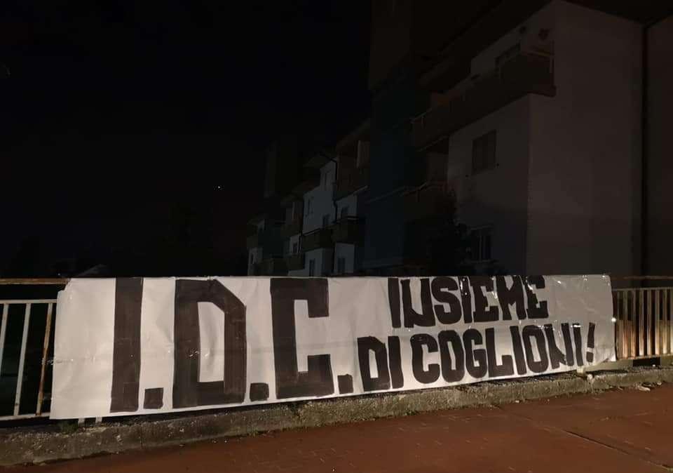 I tifosi contestano: "IDC, insieme di co...."