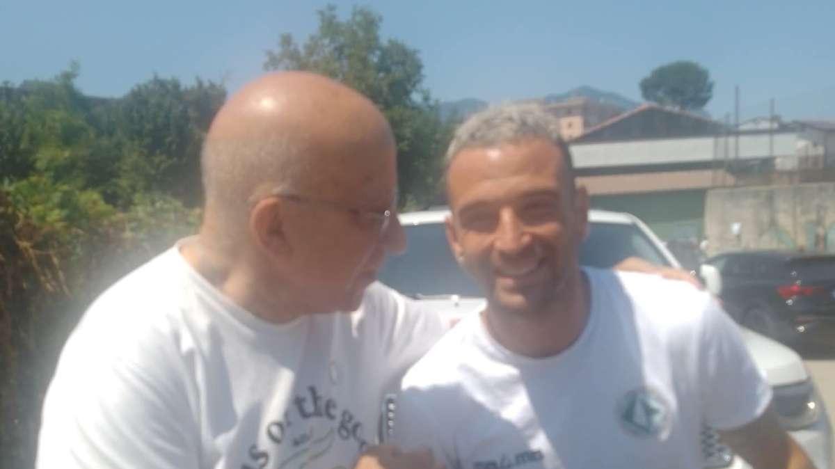 Il tifoso Patrizio non perde tempo: subito il rito del "curniciello" a Roberto Insigne