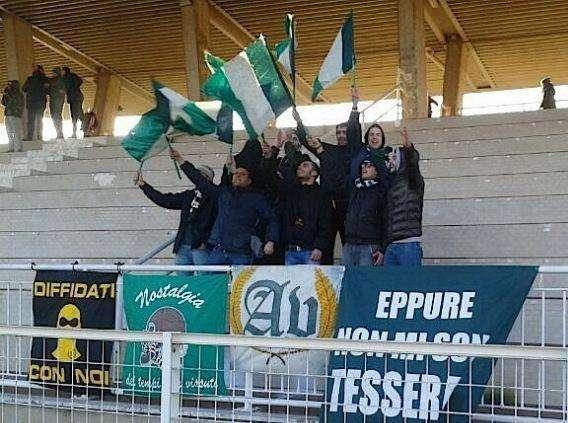 Un colpo alle critiche: la Curva Sud presente anche a Viareggio