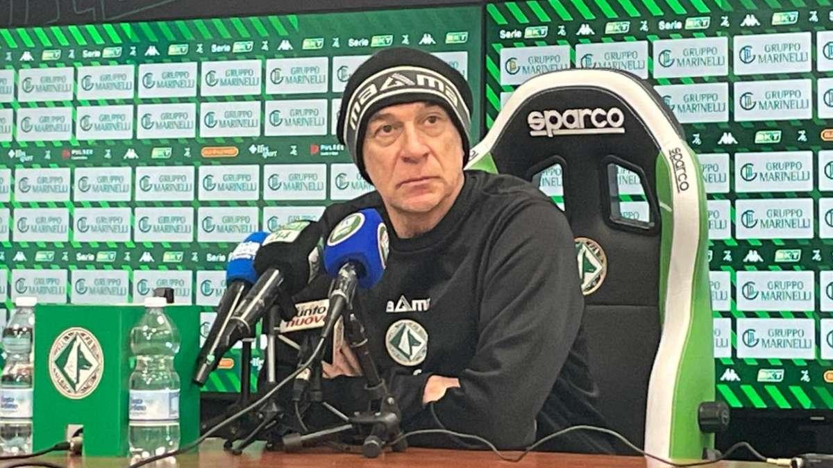 Ballardini si presenta: "Gruppo solido, con buone qualità tecniche. Ma ora occorre essere pratici. Qui c'è l'intera Irpinia". Sulla Reggiana...