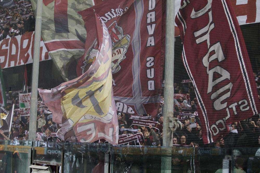 Avellino-Salernitana, fumogeni nella biancheria: daspo per una tifosa granata