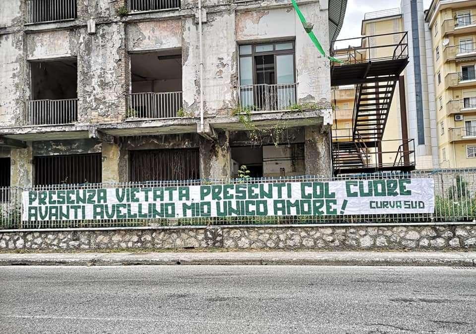 La Curva Sud incita l'Avellino: "Presenza vietata, presenti col cuore" 
