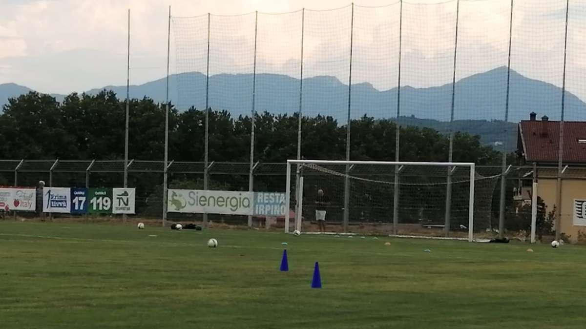 Ritardi nei lavori e terreno di gioco non perfetto. La Nocerina rinvia la partenza per il ritiro a Mercogliano