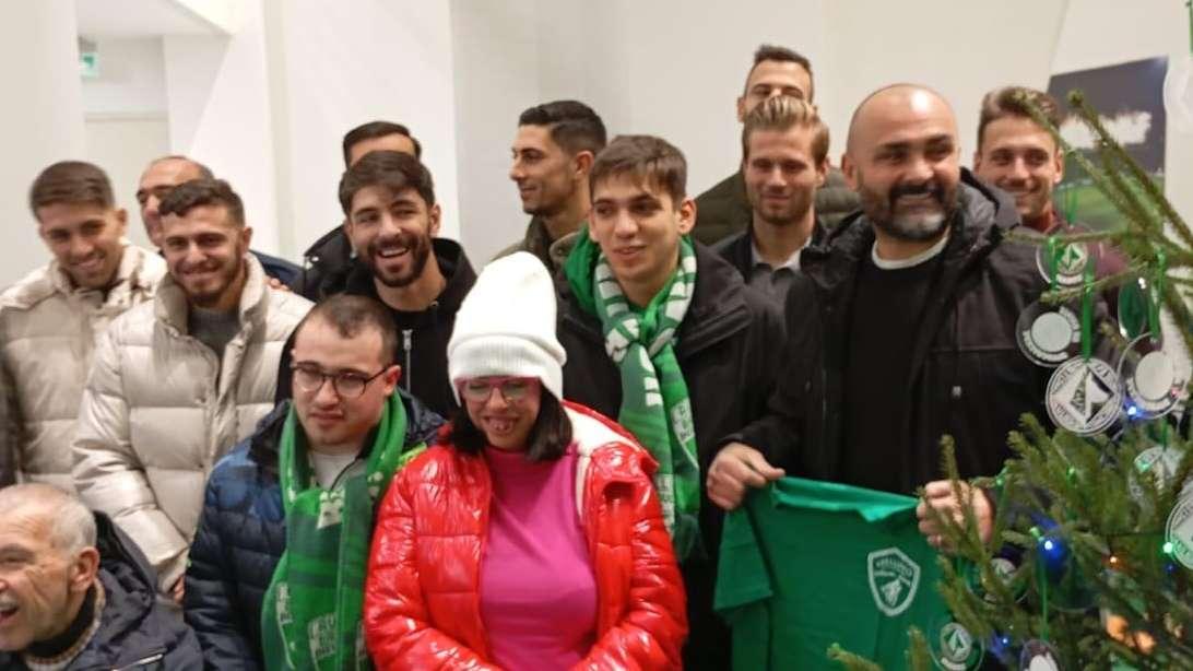 Avellino, addobbato l'albero di Natale con il MID e i Biancoverdi Insuperabili. Un pomeriggio all'insegna dall'allegria e del sorriso