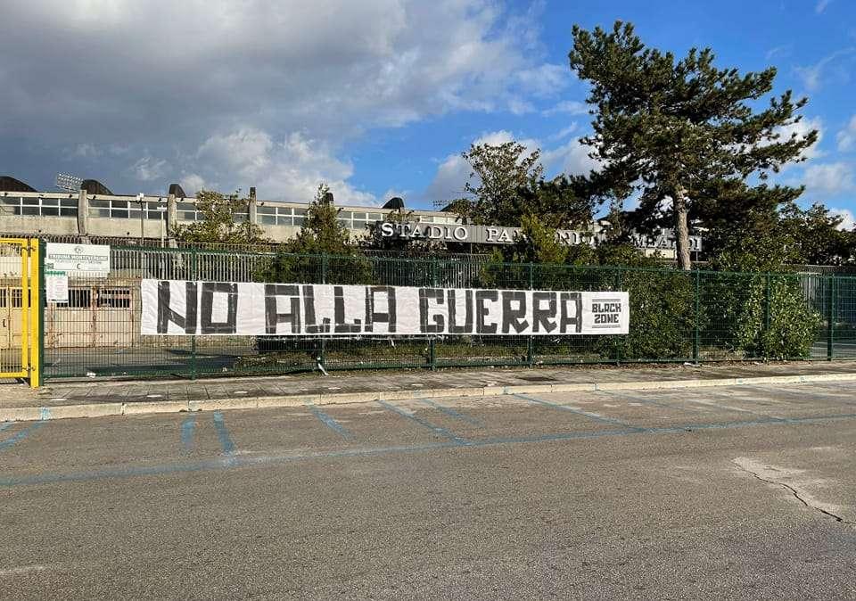 "No alla guerra": il messaggio dei Black Zone Avellino