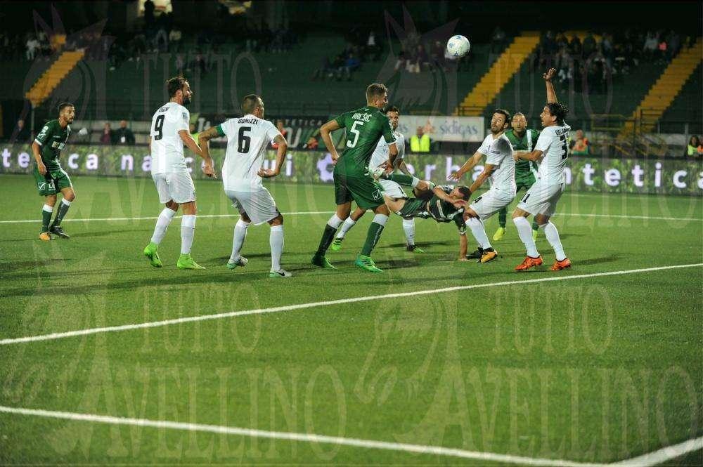Avellino-Pro Vercelli 1-0, le pagelle: Ngawa è una certezza, Asencio più in alto di tutti. Moretti, croce e delizia