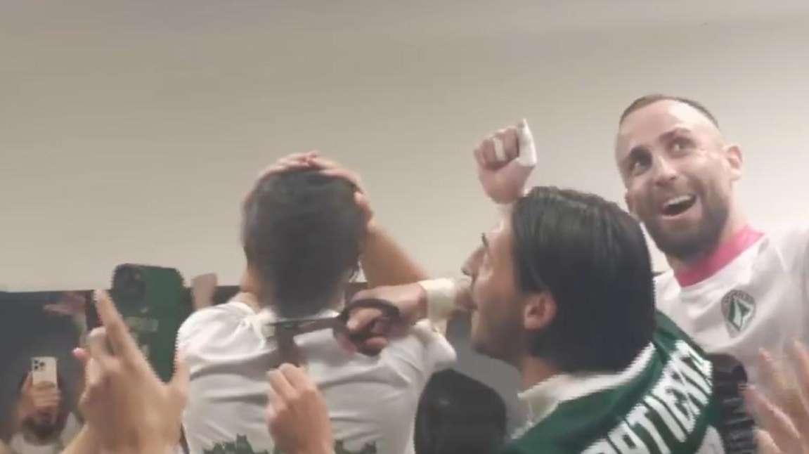 D'Agostino jr. realizza la promessa: capelli tagliati a fine partita