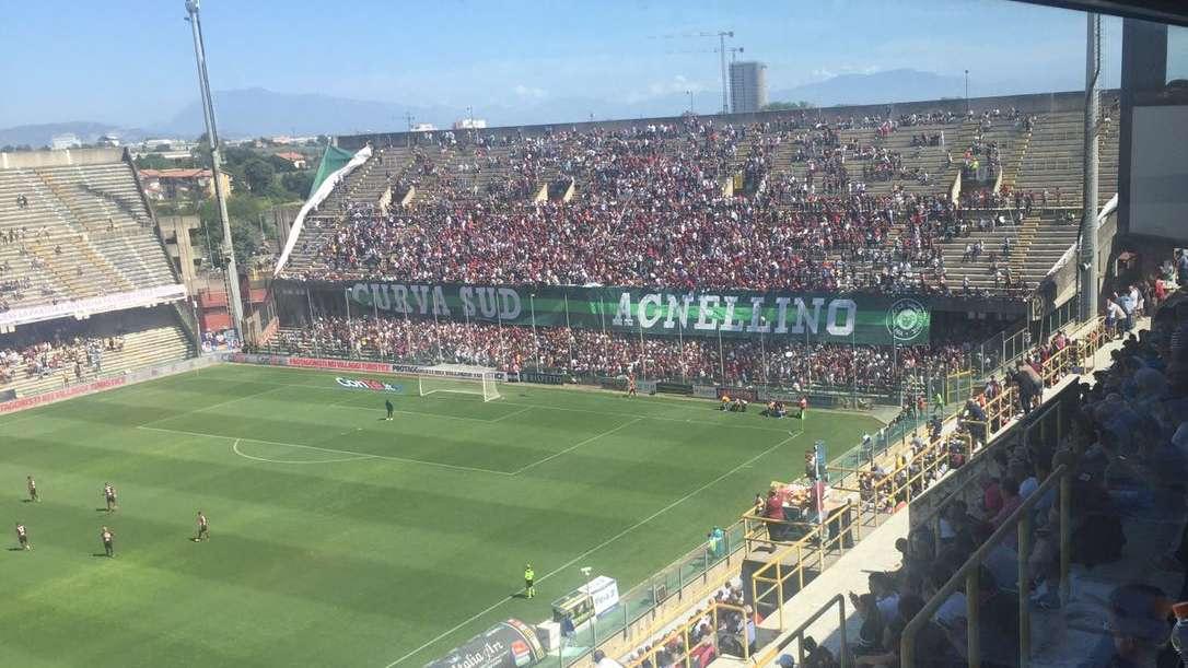 Dalla curva salernitana sfottò in tema "Shaun the sheep"
