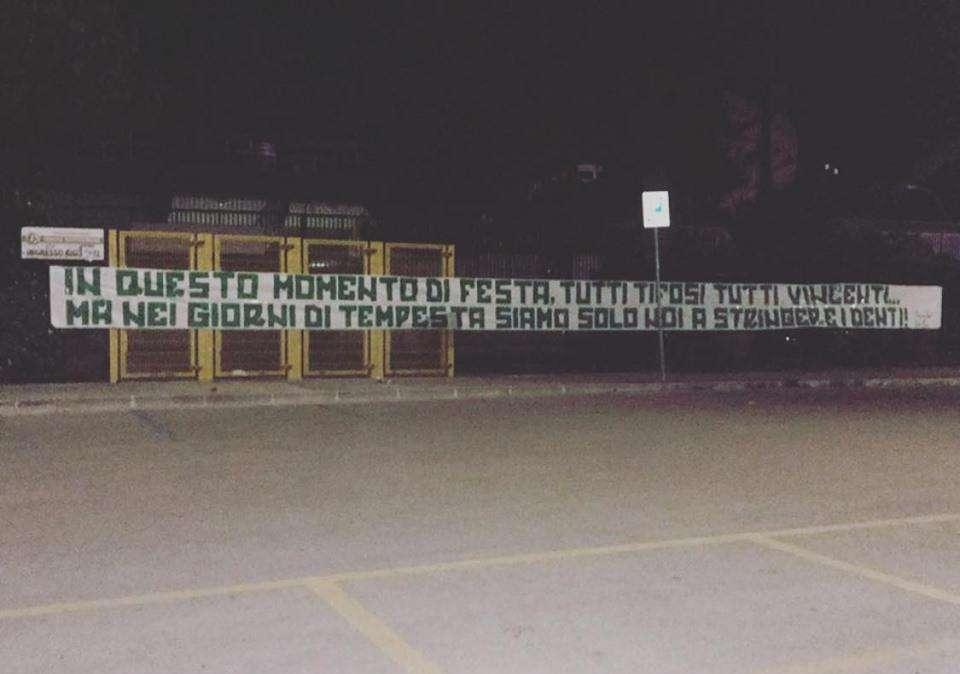 Avellino, il grido della Curva Sud: spunta uno striscione al Partenio-Lombardi