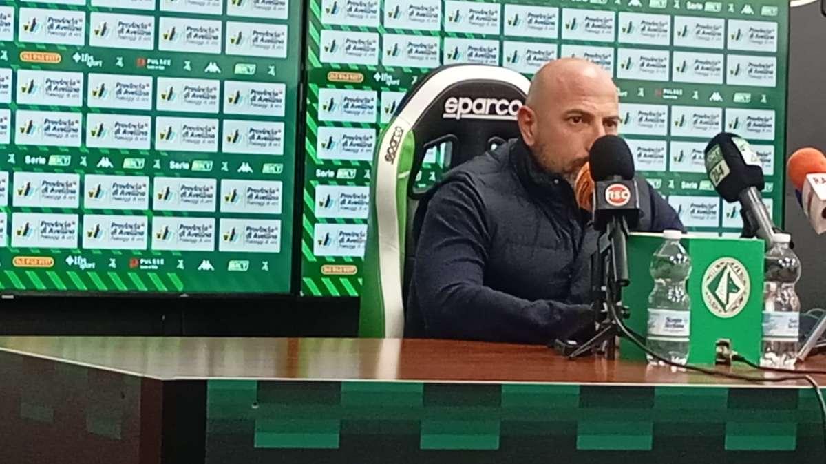 Carrarese, Calabro: "Vittoria per Fiorillo. La B è un campionato subdolo, non puoi permetterti di avere presunzione. Oggi ho visto la giusta umiltà"