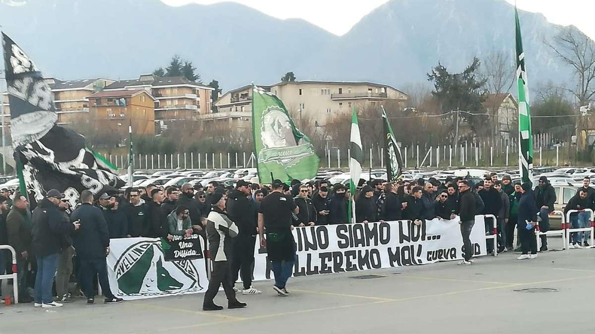 Quando la società vuole il male della squadra: Avellino anima in pena, i tifosi protestano e arriva Lombardi...