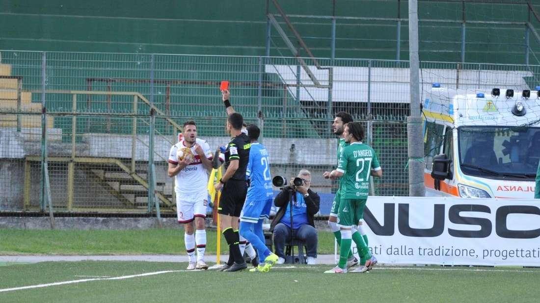 Due squalificati per espressioni blasfeme, monta la protesta dei tifosi biancoverdi: "L'Avellino dà fastidio"