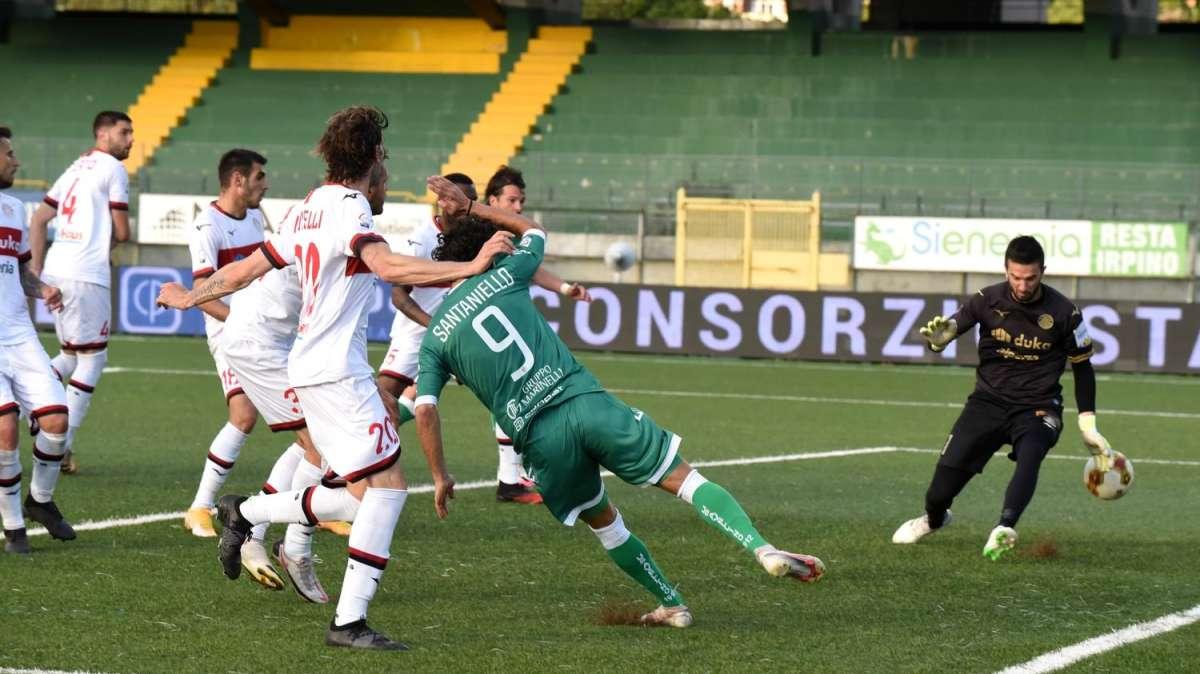 AVELLINO IN SEMIFINALE!!! Lupi in dieci dal 27' del primo tempo, il Sudtirol passa solo al 98'. Ora c'è il Padova