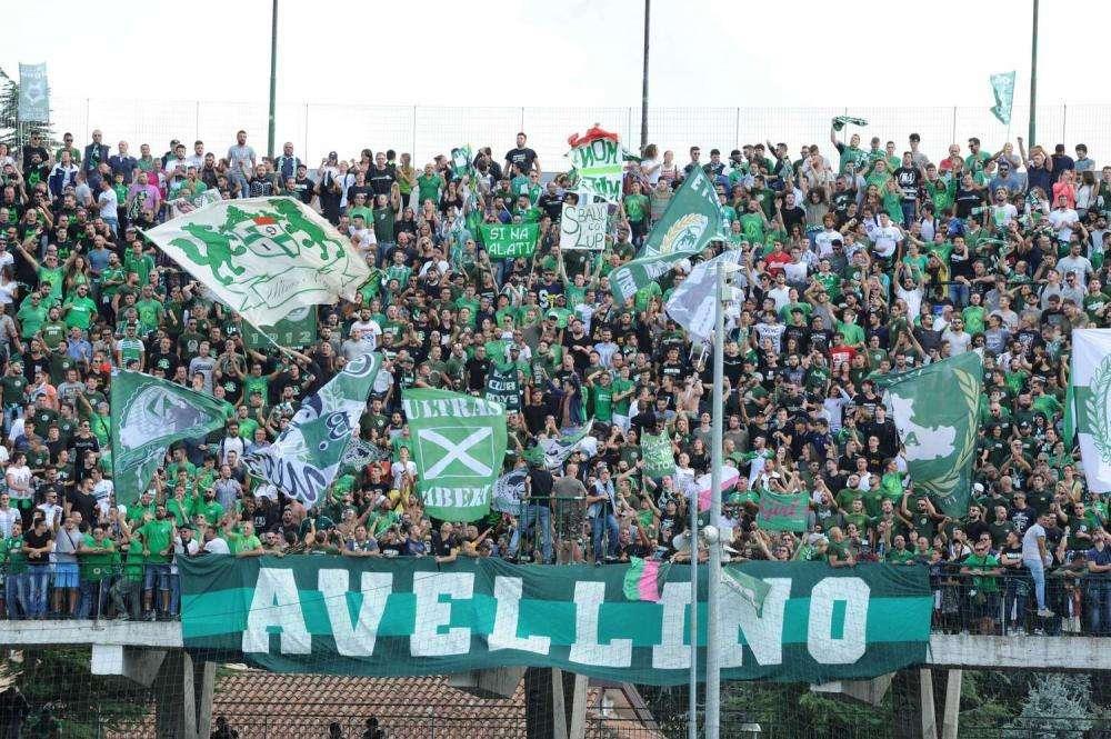 Avellino, sei bellissimo!!! Empoli ribaltato dallo 0-2 al 3-2 in quindici minuti: biancoverdi al primo posto