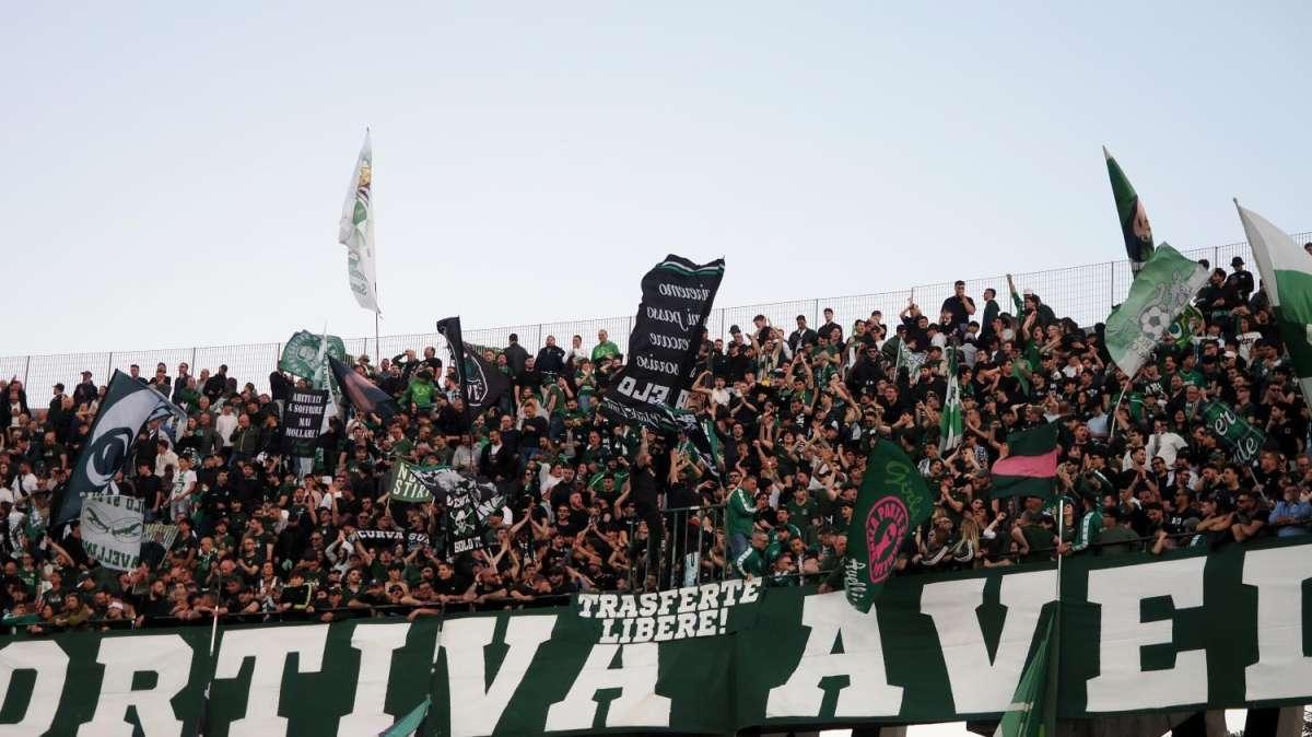 "Per un calcio giusto e popolare": T-Shirt celebrativa acquistabile in Curva