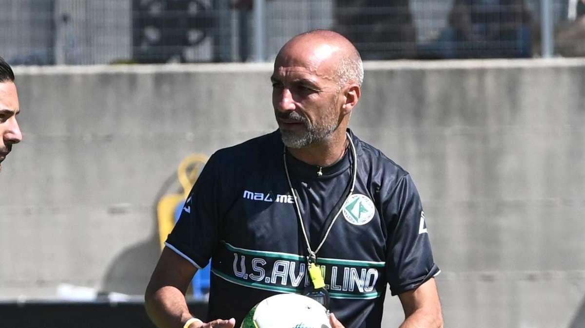 Avellino, è notte fonda! Il Monopoli sbrana i lupi (2-1), Taurino già traballa