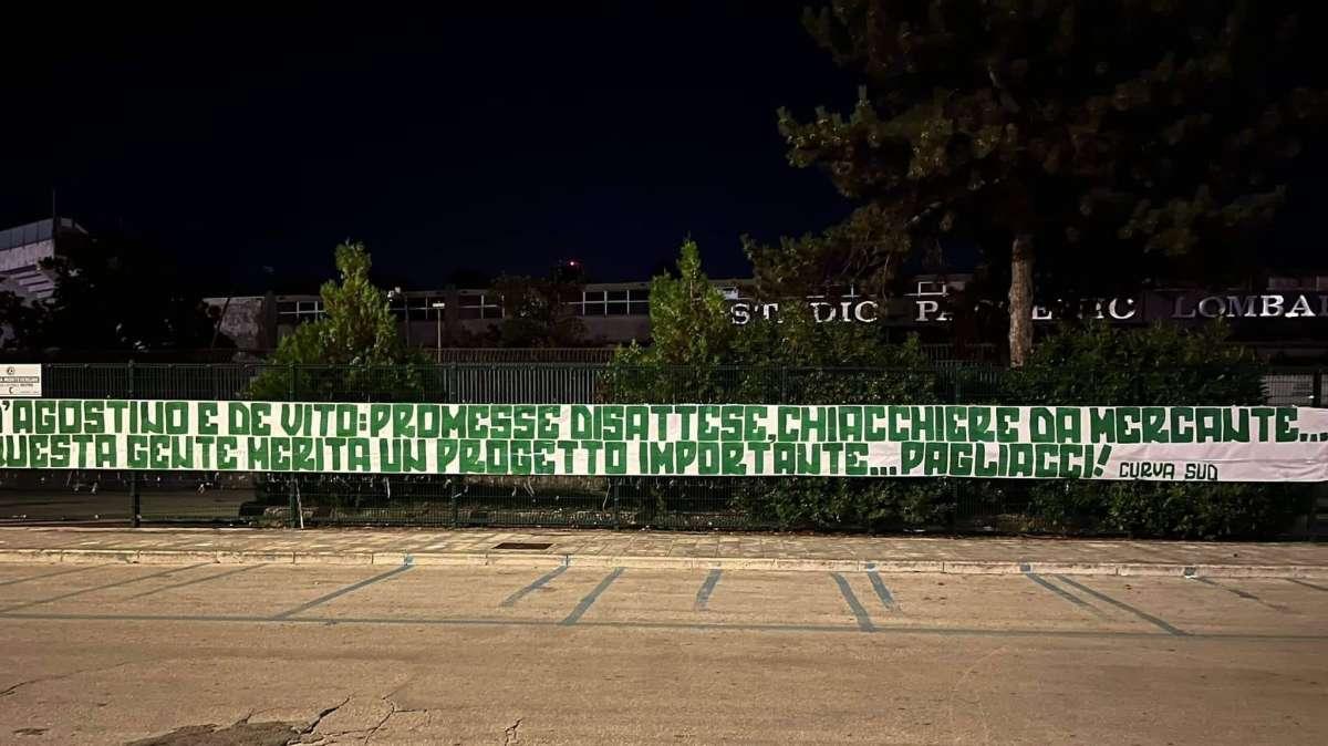 La Curva Sud contesta: "D'Agostino e De Vito, promesse disattese e chiacchiere da mercate. Questa piazza merita un progetto importante"