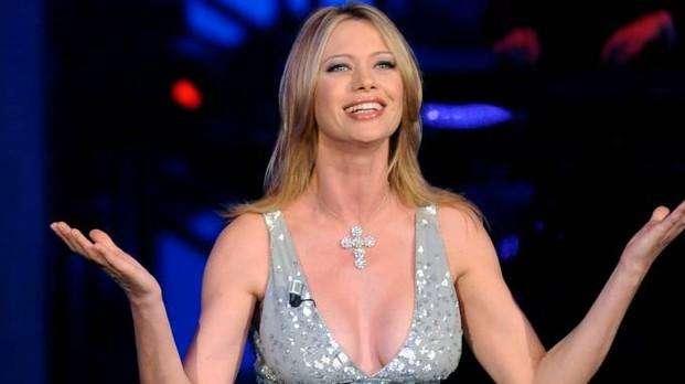 Presentazione nuove maglie, Anna Falchi: "Ottima accoglienza ricevuta, verrò a tifare Avellino"