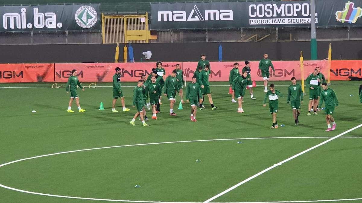 Avellino, oggi riprende la preparazione a porte aperte: Ballardini aspetta Izzo e punta la Juve Stabia