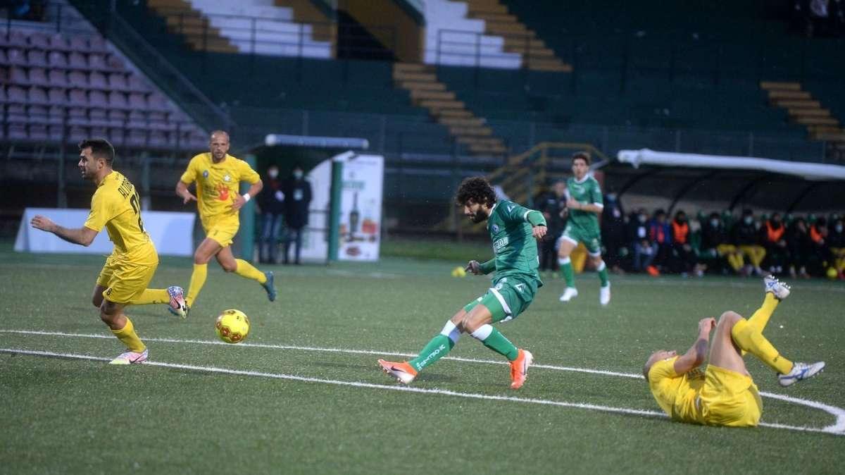 Un buon Avellino crolla al 90': Laverone manda in orbita la Ternana (1-2)