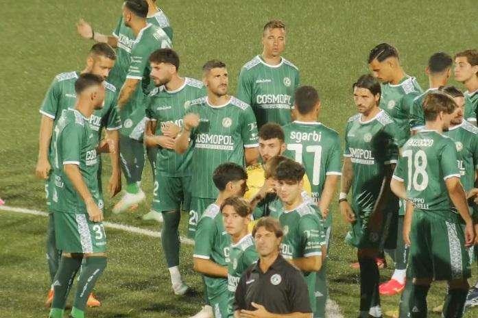 Avellino-Sorrento 0-1, le pagelle: bene Lores e Cionek, Sgarbi dura un tempo, l'attacco non gira