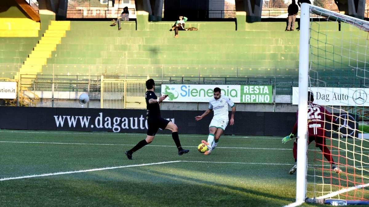 L'Avellino è insaziabile: Bernardotto colpisce, Pane è insuperabile. Espugnata Catanzaro (0-1)