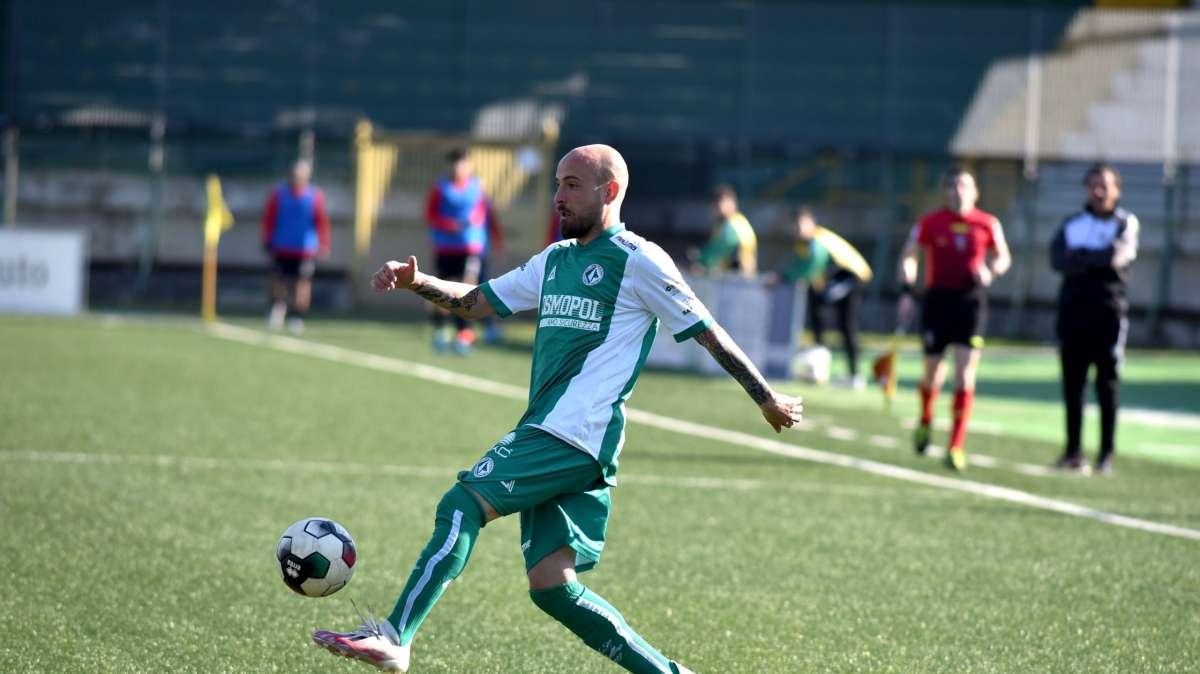 TS: "Catania, che impresa. In 10 sbanca Avellino". Fioccano i "5" ai biancoverdi