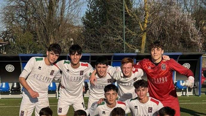 Rappresentativa Under 17, i lupacchiotti Aloisi e Manuzzi in campo nel 2-1 all'Inter