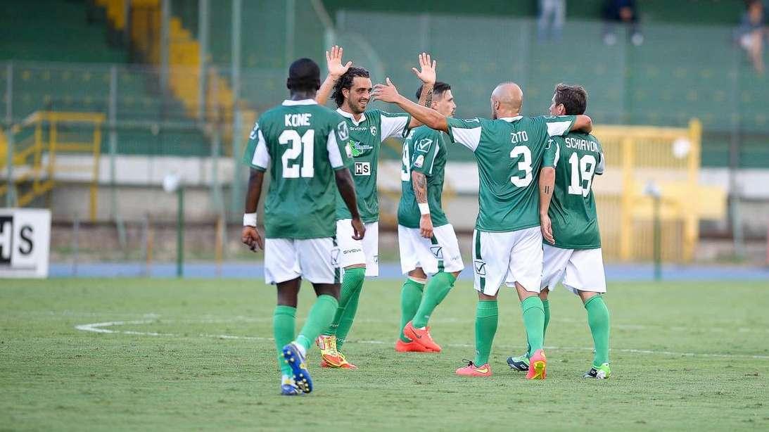 Latina-Avellino 1-2, "Davide" in rimonta batte "Golia" e regala una gioia immensa ai tifosi biancoverdi
