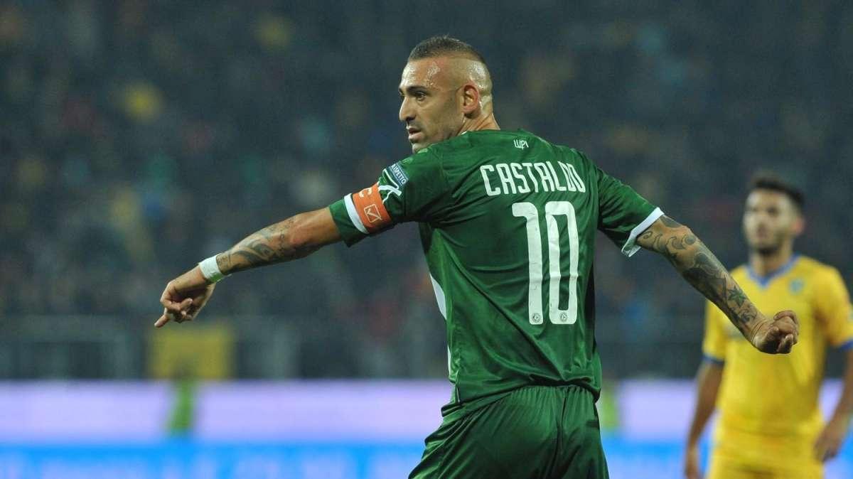 42 anni e non sentirli. Castaldo firma per il club di Maradona 