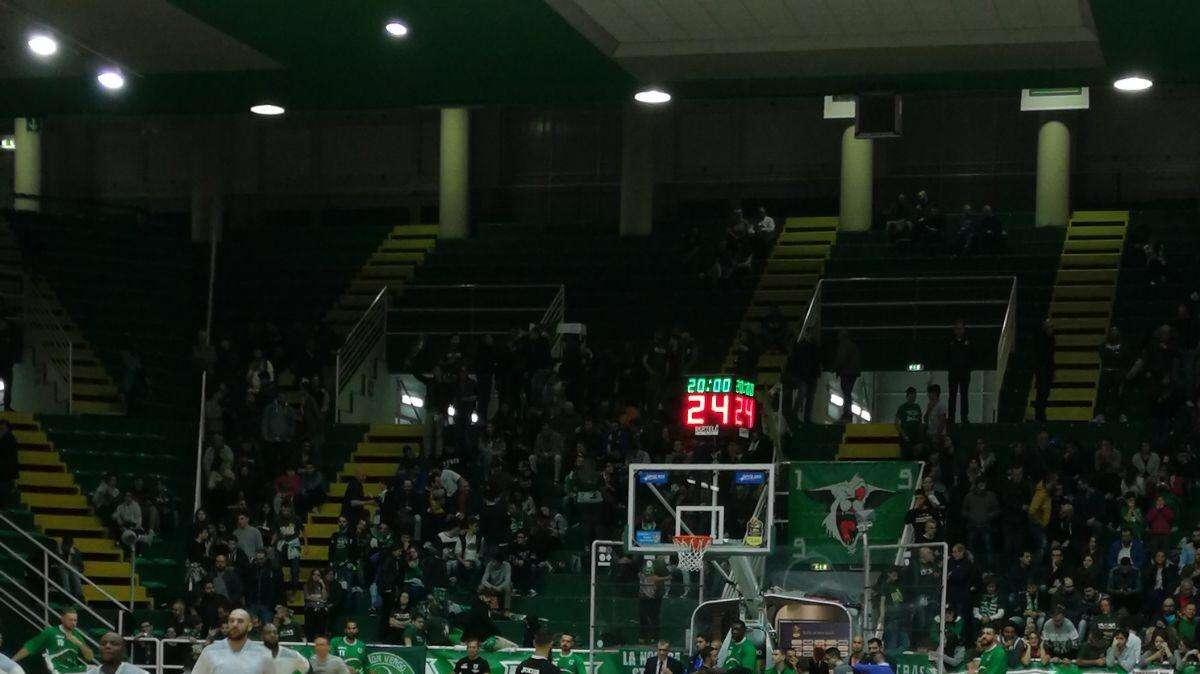 Basket - La Sidigas batte anche Cantù 86-71, lupi tra le big